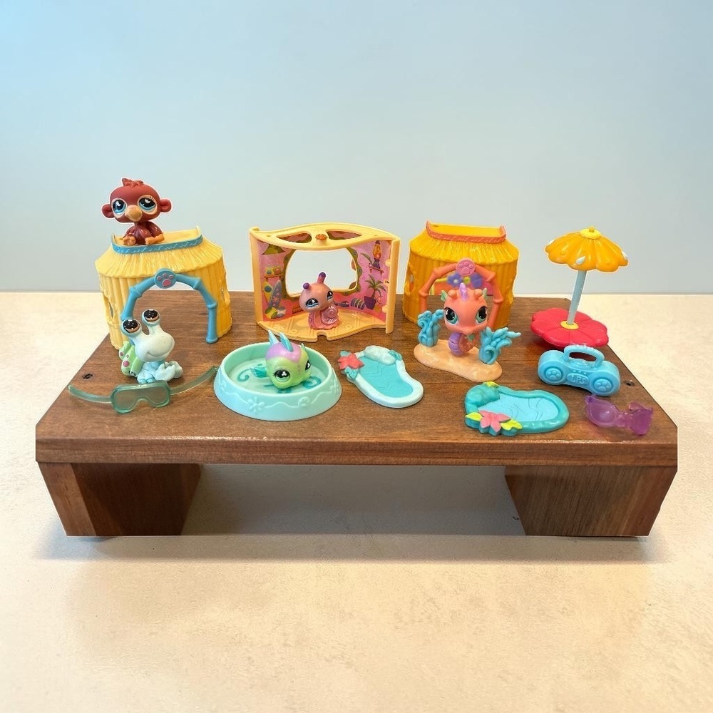 Littlest Pet Shop LPS Summer Beach Tiki Jungle Hut Surf‎ Shop Lot Pets & More